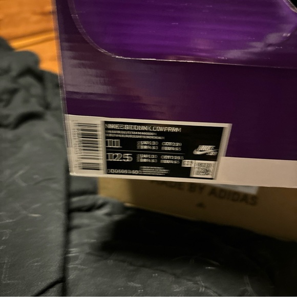 Used - Picture 2 of 9